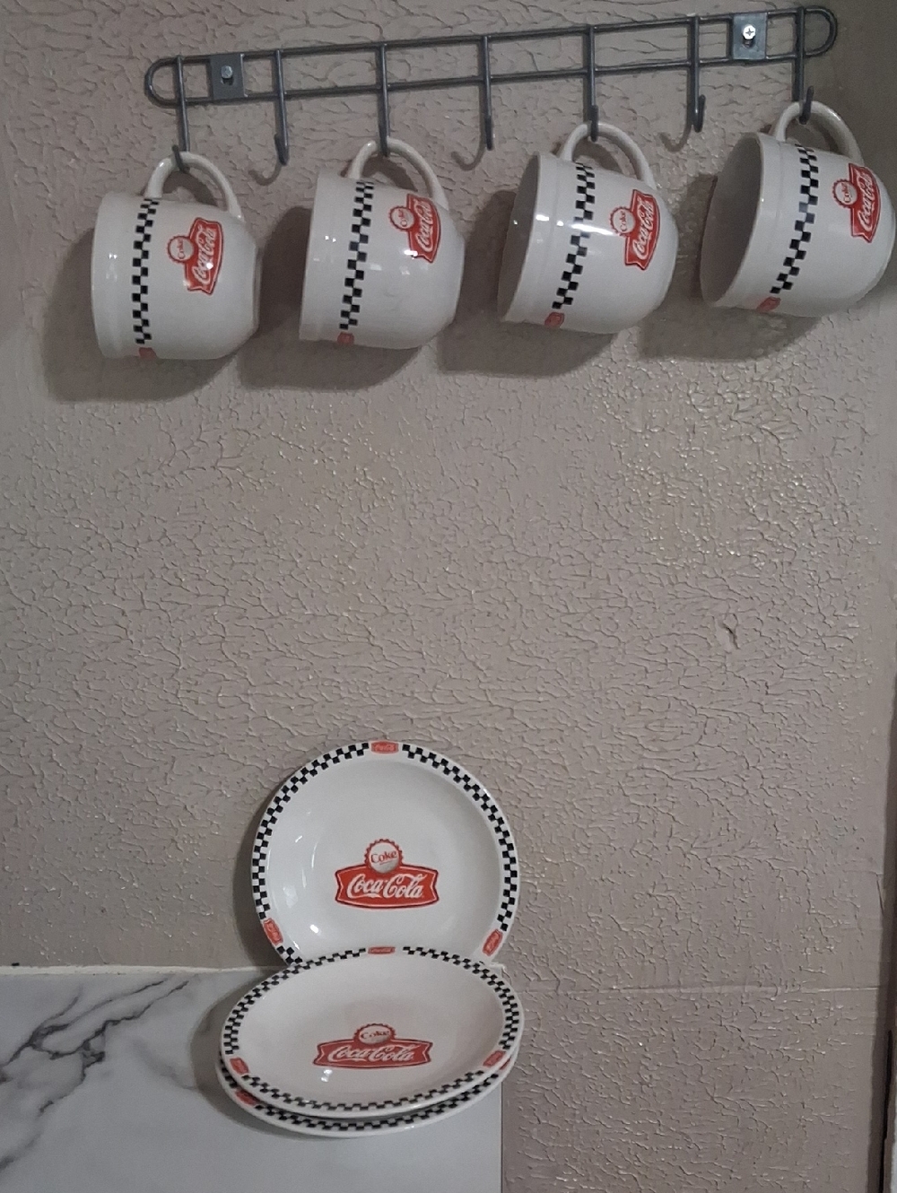 Coca-Cola 'Gibson' Checkered Diner Style Mugs (4) N Plates (3)